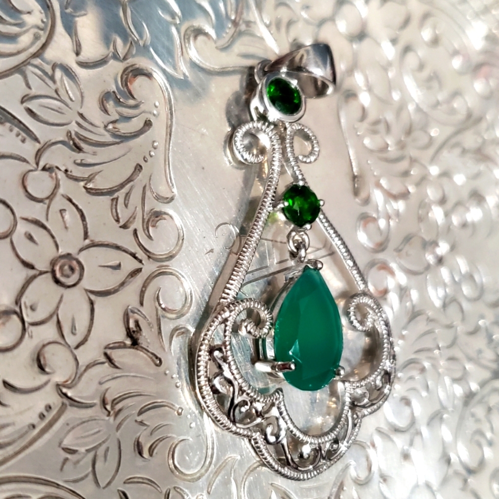 Sterling Silver green stone pendant